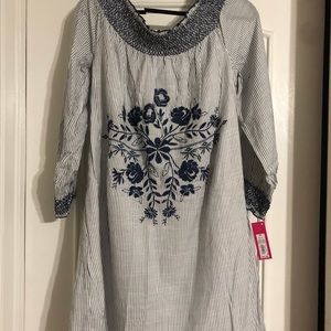 Super cute off shoulder dress, medium